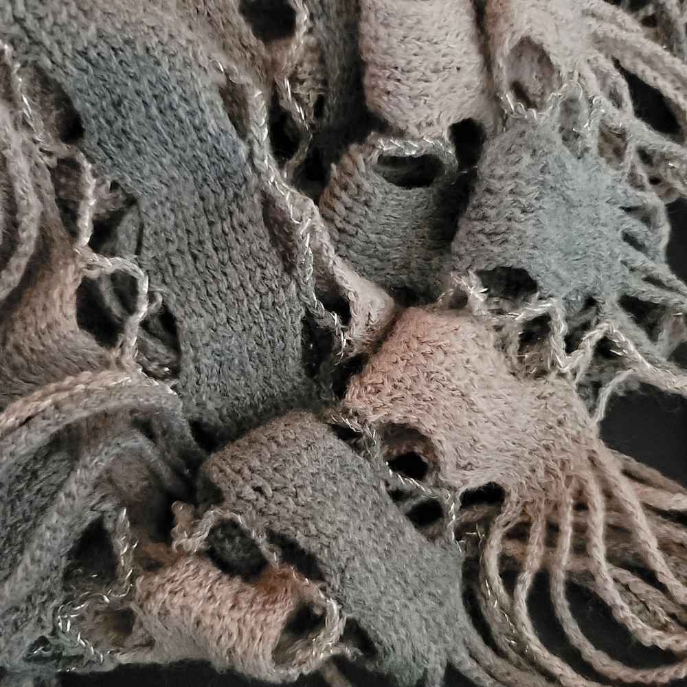 Assorted scarves - Picture 3 of 8